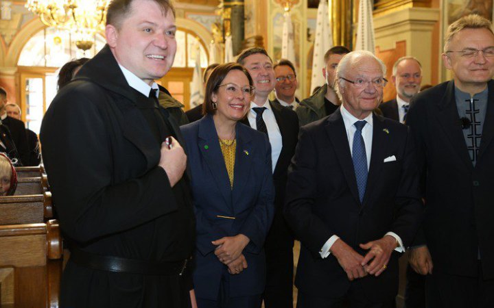 Чоловіча хорова капела "Дударик" заспівала для шведського короля 