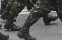 В Днепропетровске офицер избивал солдатов саперной лопатой 