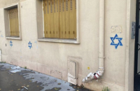 Десятки зірок Давида на будинках: в Парижі почали розслідування щодо антисемітських графіті