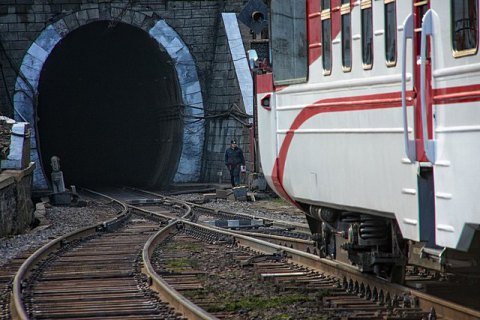 ​Гройсман прогнозирует ввод в эксплуатацию Бескидского тоннеля до конца месяца