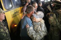 Ще 14 військових звільнили з полону бойовиків