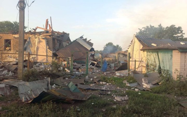 Росіяни скинули авіабомбу на село на Донеччині, є загиблий і поранені