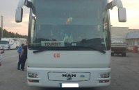 ​Водитель туристического автобуса пытался незаконно ввезти в Украину 400 кг сыра из Польши 