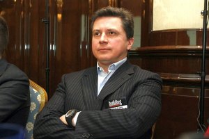 Син Азарова попіарився на презентації тролейбусів