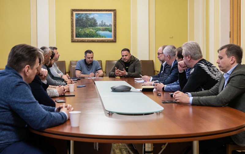 Керівник ОПУ Андрій Єрмак під час зустрічі з підприємцями, 20 травня 2022.
