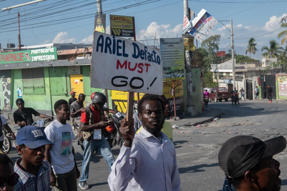 Мешканці Гаїті закликають до відставки прем'єр-міністра Аріеля Анрі, березень 2024 року