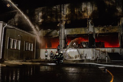 Под Тернополем сгорел склад с полимерами