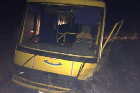 У Житомирській області шкільний автобус зіткнувся з легковим BMW