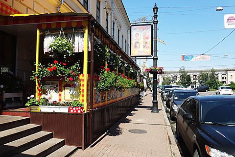 Киевские рестораторы будут платить всего 1 гривню за летние площадки до конца года