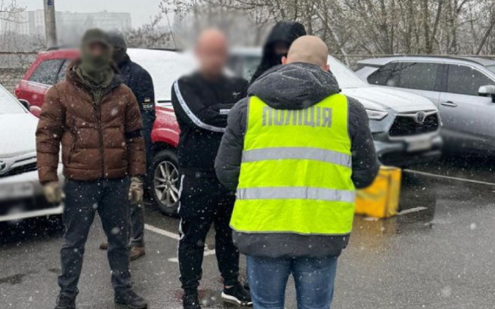 ​Працівника Конституційного суду України підозрюють у тому, що він  бронював чоловіків від призову до ЗСУ