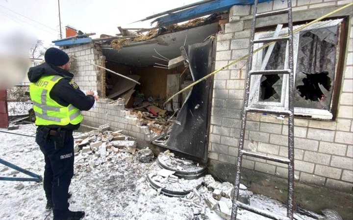 МВС показало наслідки падіння уламків збитої російської ракети на Київщині