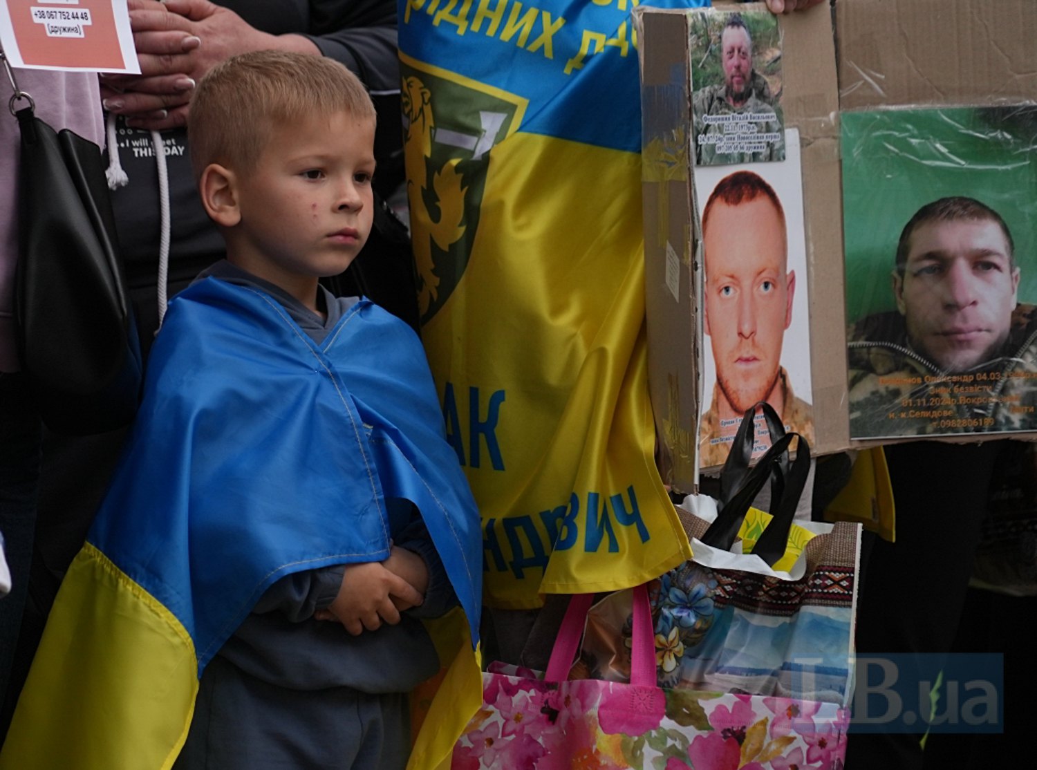 Хлопчик чекає на повернення батька з полону, 24 травня 2025 року