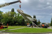У парку Перемоги в Броварах демонтували радянський літак