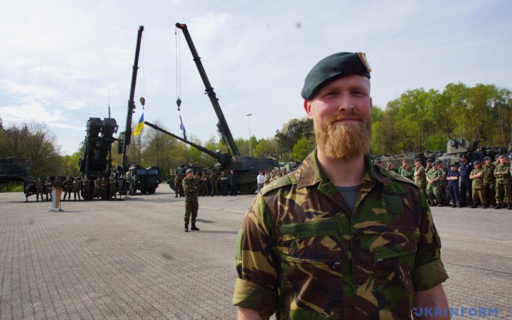 Нідерланди відправлять в Україну партію броньованих кранів