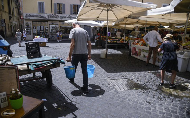 Більшість великих міст Італії отримали червоні попередження про екстремальну спеку