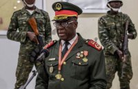 Генерал склав присягу як новий лідер Гвінеї-Бісау, поваленого президента прибув до Сенегалу