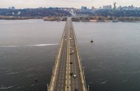 У Києві відновлюють рух мостами Метро та Патона