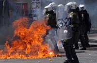 В Греции демонстранты напали на полицию