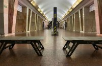 На низці станцій київського метро на час повітряної тривоги будуть використовувати модульні лави
