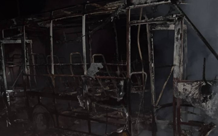 Російський дрон влучив у мікроавтобус на Сумщині, є загиблий і поранені (оновлено)