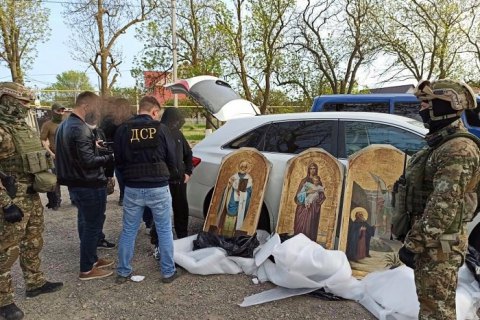 Правоохоронці затримали банду, яка крала ікони з церков