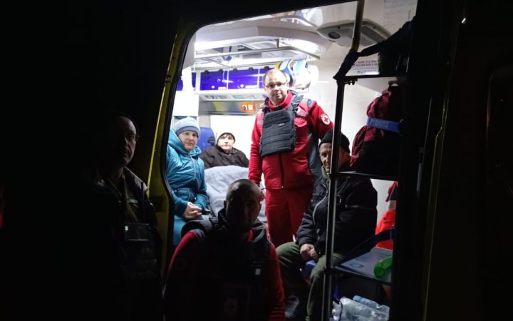 Поліцейські еакуювали під обстрілами жительку Херсонщини