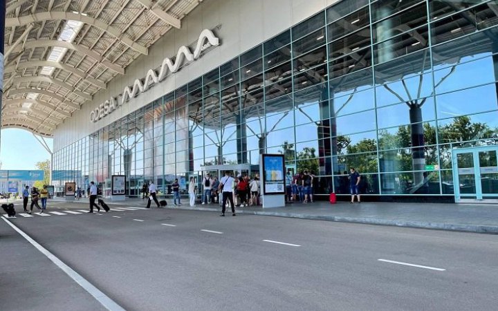 Ексочільник Одеси Костусєв і його заступник отримали підозри за незаконне заволодіння одеським аеропортом 