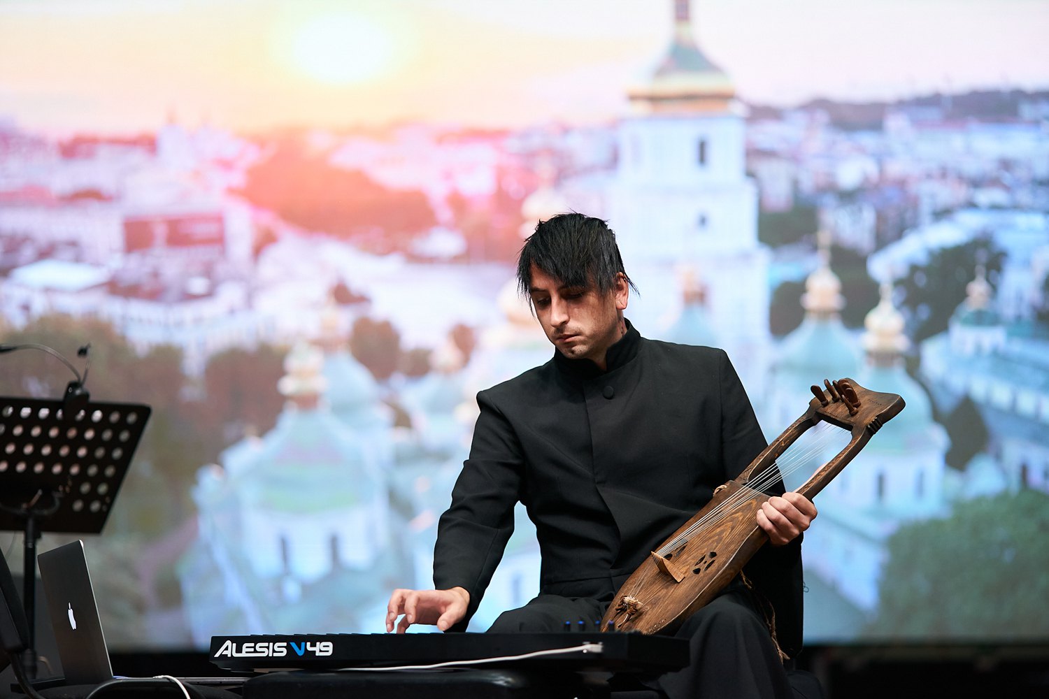 Композитор Влад Солодовников, автор твору 'Концерт для вцілілого роялю' 