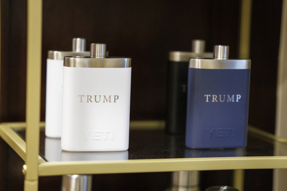 Фляги для віскі Дональда Трампа