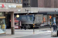 Вантажівка в'їхала в натовп у центрі Стокгольма, є жертви (Оновлюється)