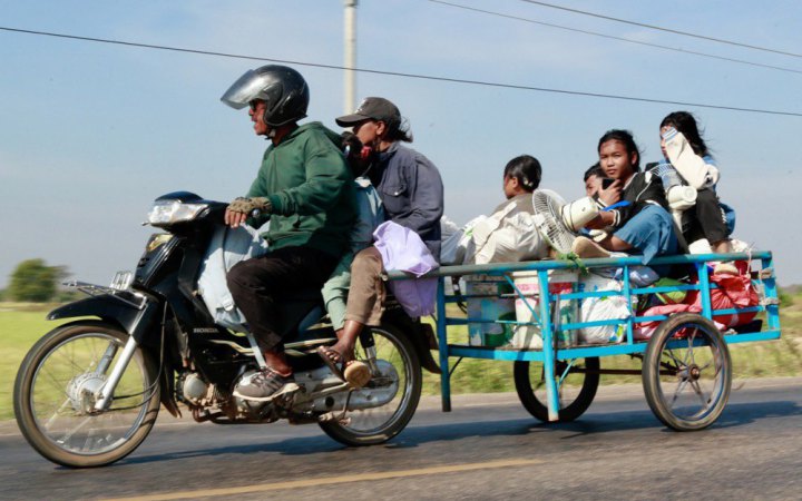 Бойові дії між Таїландом і Камбоджею поширюються уздовж спірного кордону. Загинули люди