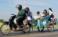 Бойові дії між Таїландом і Камбоджею поширюються уздовж спірного кордону. Загинули люди