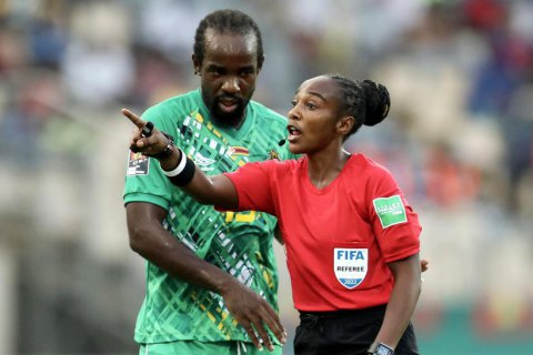 Матч Кубка африканских наций в первый раз обслужила дама-арбитр