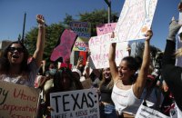 В США десятки тысяч человек приняли участие в марше за право женщин на аборты
