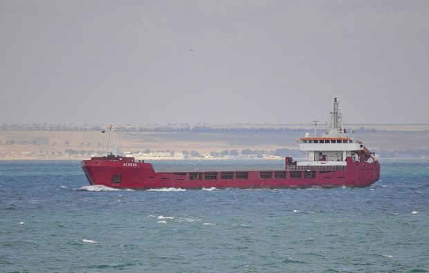Судно Acorus входить у порт Керч,14 вересня 2014 року