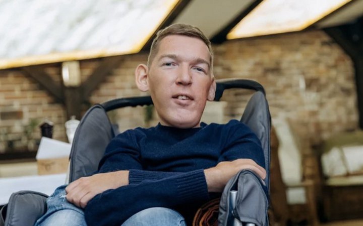 Підозрюваний в шахрайстві на зборах на лікування Гусаков повернувся до України