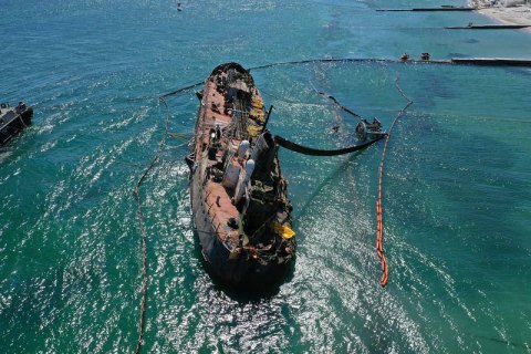 Криклій заявив, що роботи з підняття танкера Delfi йдуть за планом