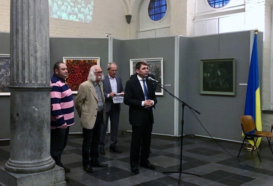 Відкриття виставки - біля мікрофону посол України Микола Точицький