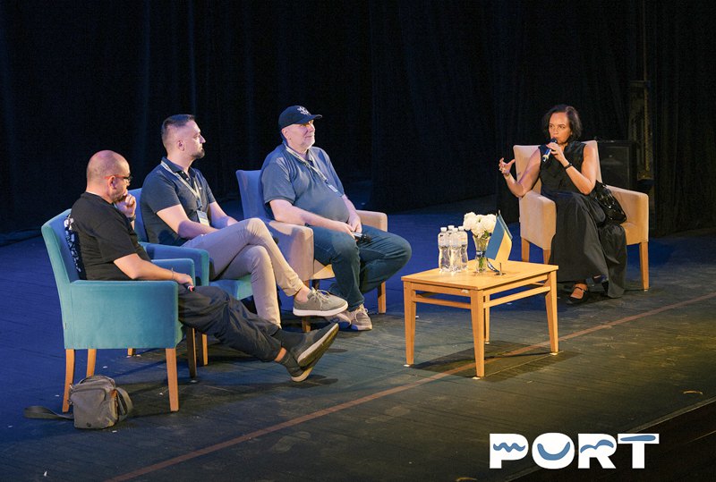 Зліва-направо: Володимир Єрмоленко, Володимир Шейко, Антон Санченко і Оксана Довгополова під час дискусії