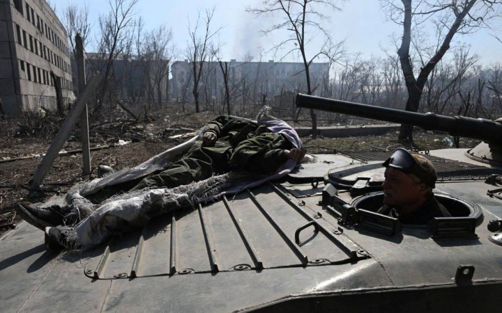 Російська армія втратила в Україні вже майже 23 тисячі солдатів та 986 танків