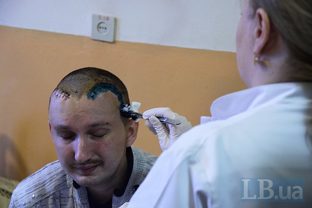 Еще один пациент Маркова и Куликова - Юрий. Упал на затылок, ударился о ступеньку. Перелом затылочной и правой височной кости. К моменту выхода материала его уже выписали