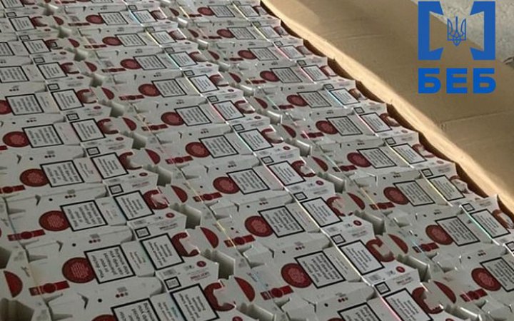 На Чернігівщині вилучили понад 20 тон сировини та обладнання для “кримінальних” цигарок