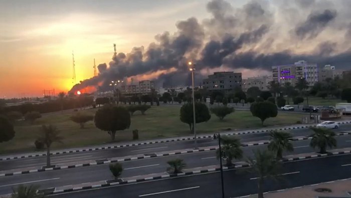 Пожар на нефтеперерабатывающем заводе Saudi Aramco