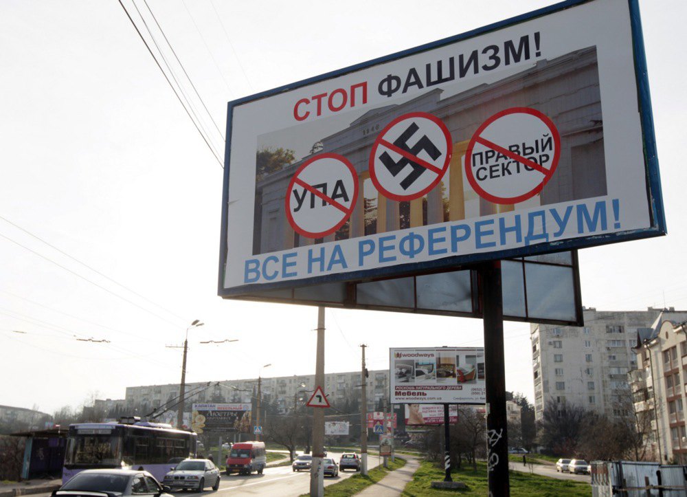 Плакат напередодні референдуму в Криму, 10 березня 2014 року.