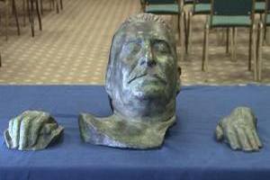 На британском аукционе продана посмертная маска Сталина