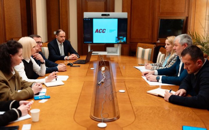 ​Наступного року Укрзалізниця почне купувати двоповерхові вагони і побудує євроколію до Львова, - Мінфін