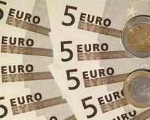Евро на межбанке потерял 15 копеек