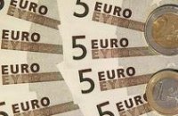 Евро на межбанке потерял 15 копеек