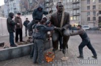 В Киеве перенесли памятник Лобановскому 