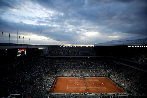 На Roland Garros по ходу матча Джокович - Берреттини зрители покинули трибуны из-за комендантского часа